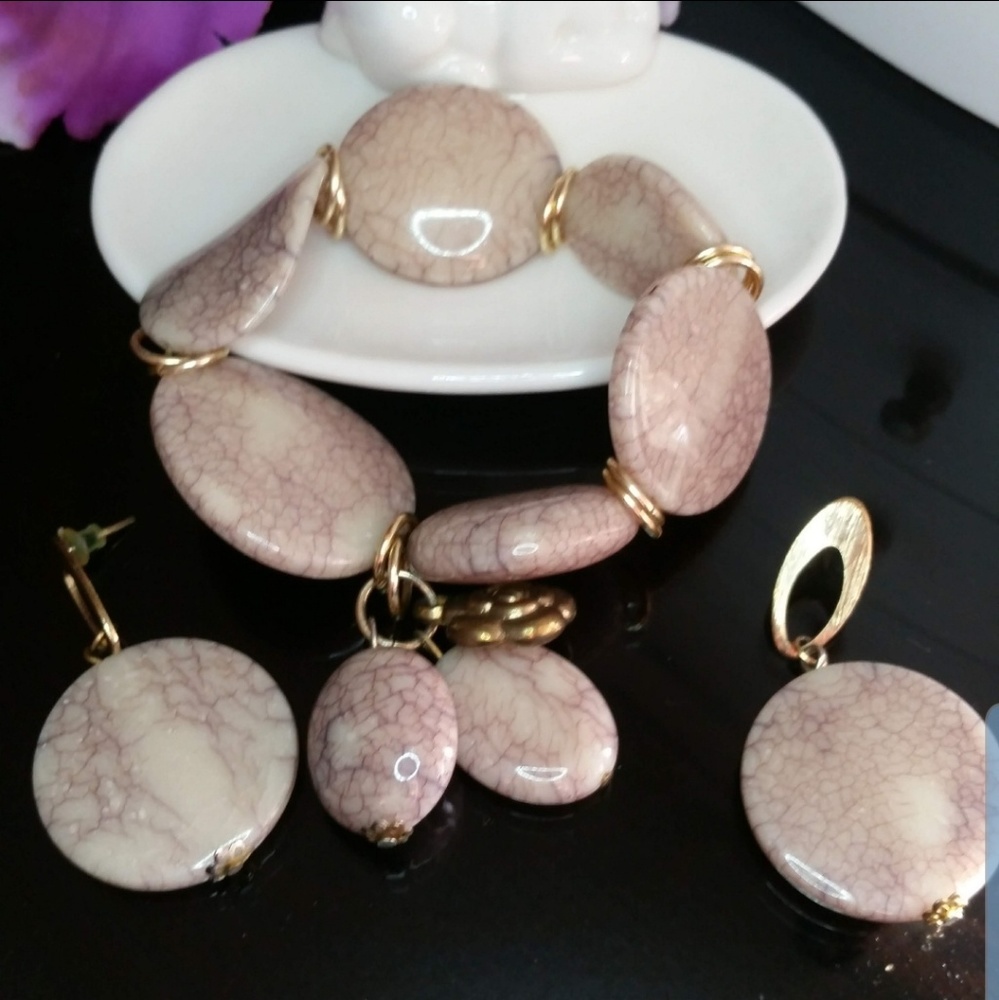 Earring and bracelet set
